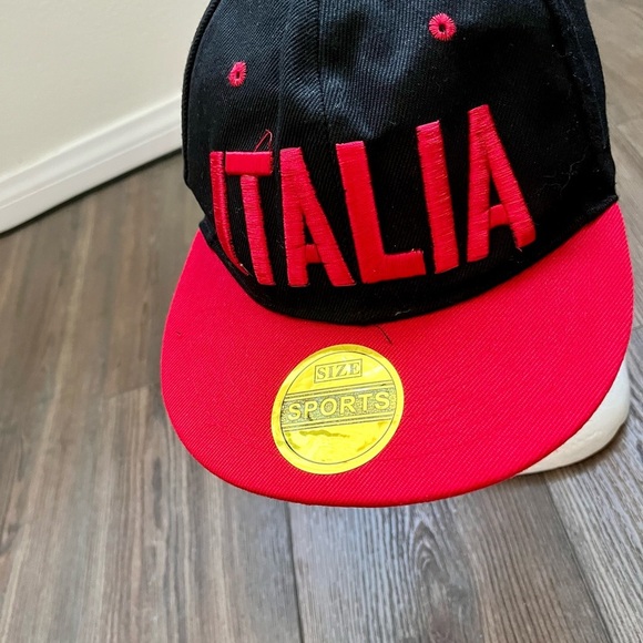 Black and Red Italia Cap - Picture 2 of 9